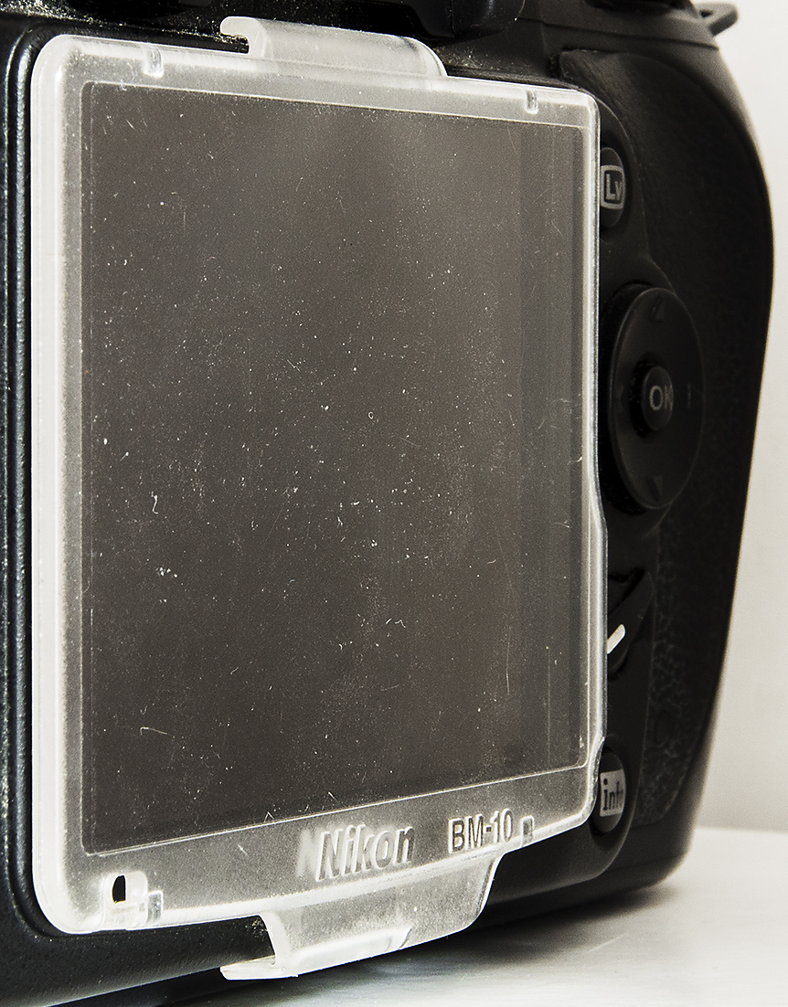 Osłona BM-10 dedykowana do Nikona D90 po 2 latach intensywnego użytkowania aparatu. 