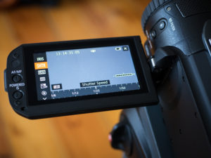 Canon Legria GX10 - czytelny dotykowy wyświetlacz
