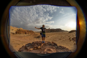 Chwila uniesień na chwilę przed zachodem słońca w Wadi Rum