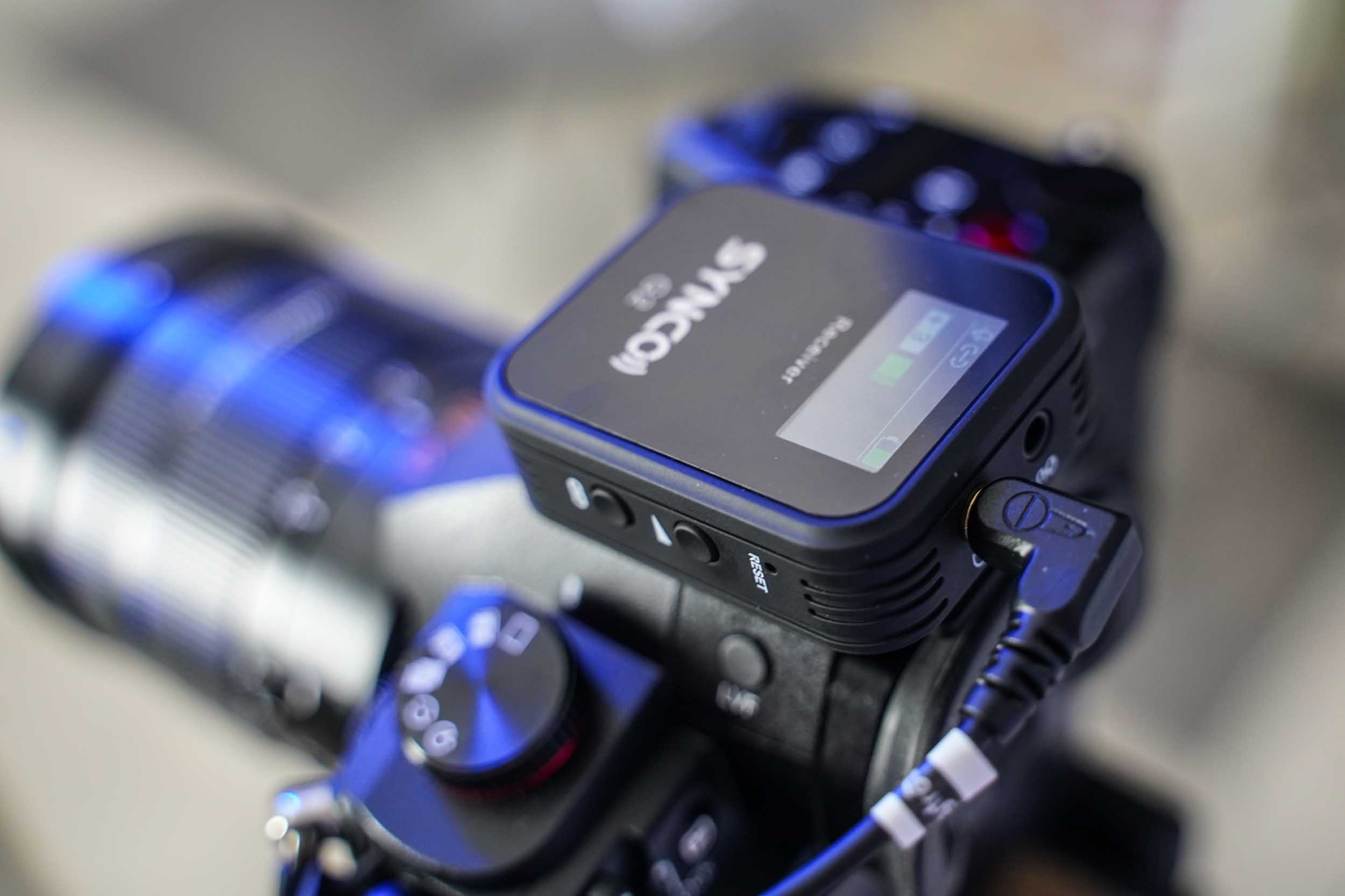Synco G2 A1 podłączone do aparatu Sony